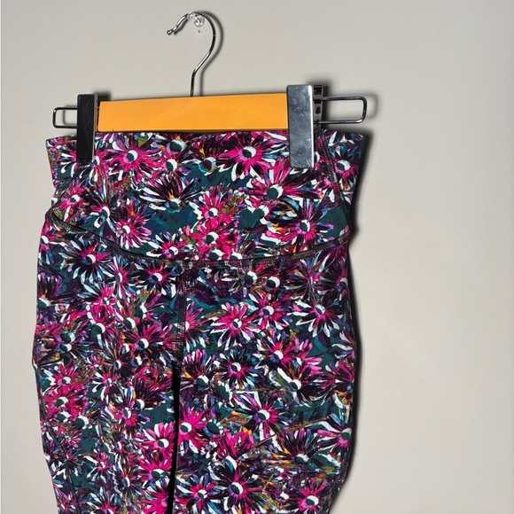 Lululemon Base Pace High-Rise Tight 28" *Brushed Floral Electric Multi - Picture 5 of 11